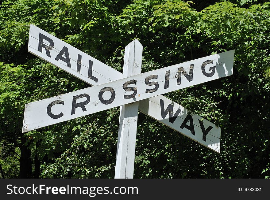 An image of a railway crossing sign.