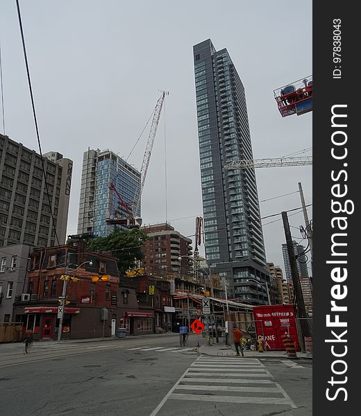 New construction, on Jarvis, between Shuter and Dundas, 2017 08 04 -c
