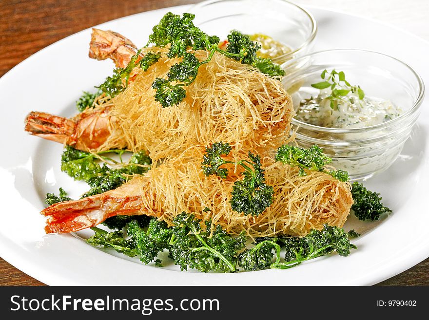 King prawns in noodles with sauce