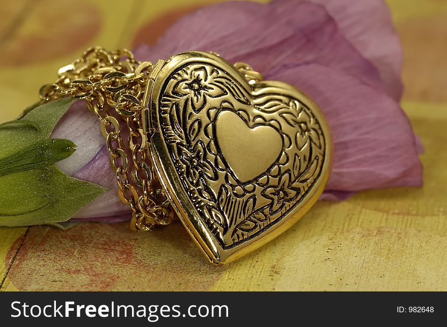 Gold Lockheart Necklace