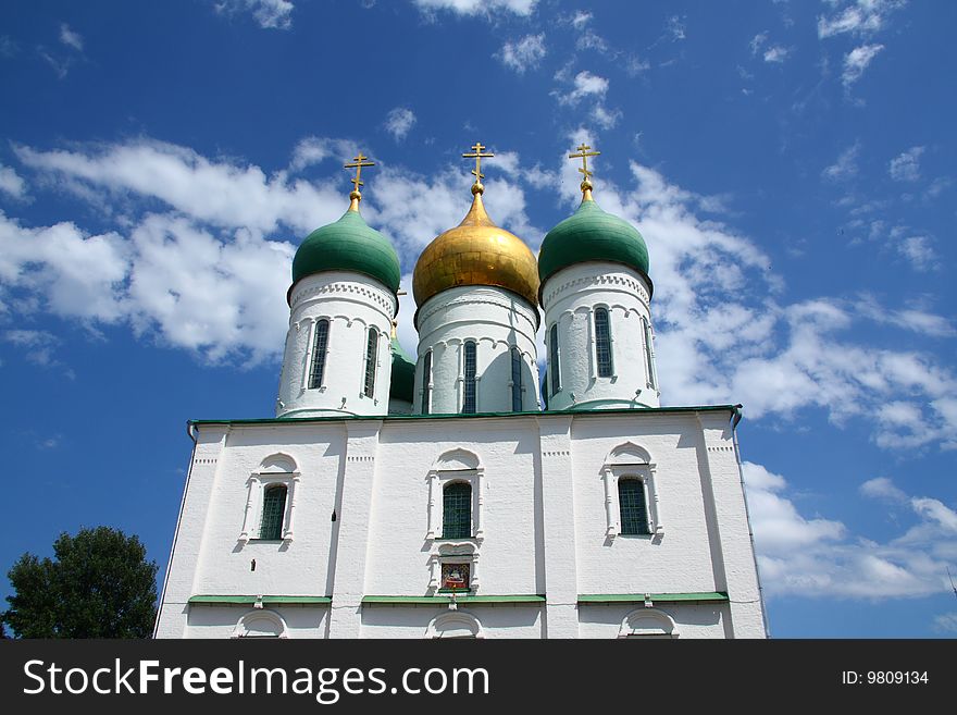 Domes of the Dormition Cathedral (XVIIth century) in Kolomna Kremlin (Moscow Region, Russia)