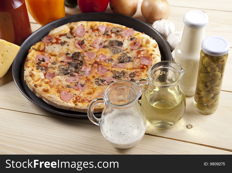 A couple of delicious pizzas, with raw tomatoes, green peppers and mushrooms. A couple of delicious pizzas, with raw tomatoes, green peppers and mushrooms