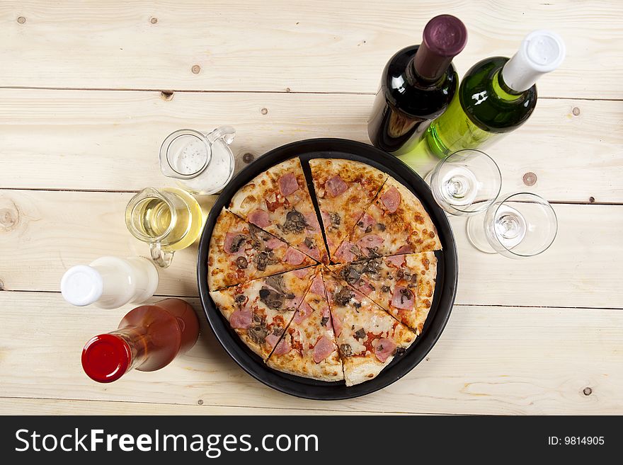 A couple of delicious pizzas, with raw tomatoes, green peppers and mushrooms. A couple of delicious pizzas, with raw tomatoes, green peppers and mushrooms