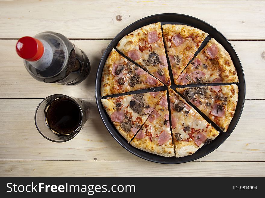 A couple of delicious pizzas, with raw tomatoes, green peppers and mushrooms. A couple of delicious pizzas, with raw tomatoes, green peppers and mushrooms