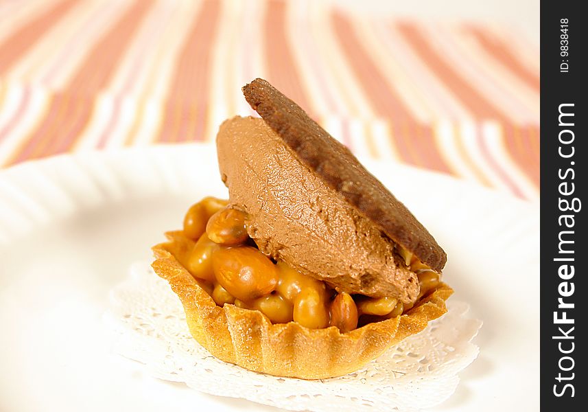 Mini nuts pie with mousse au chocolate and a chocolate cookie
