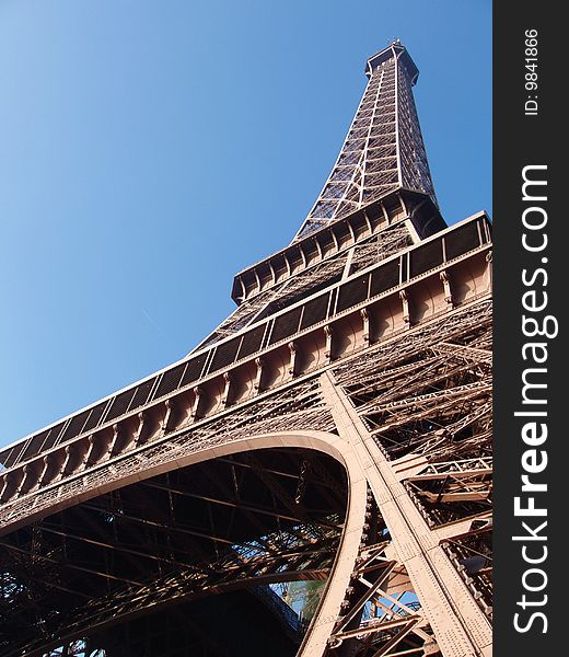 Image of famous Eiffel Tower