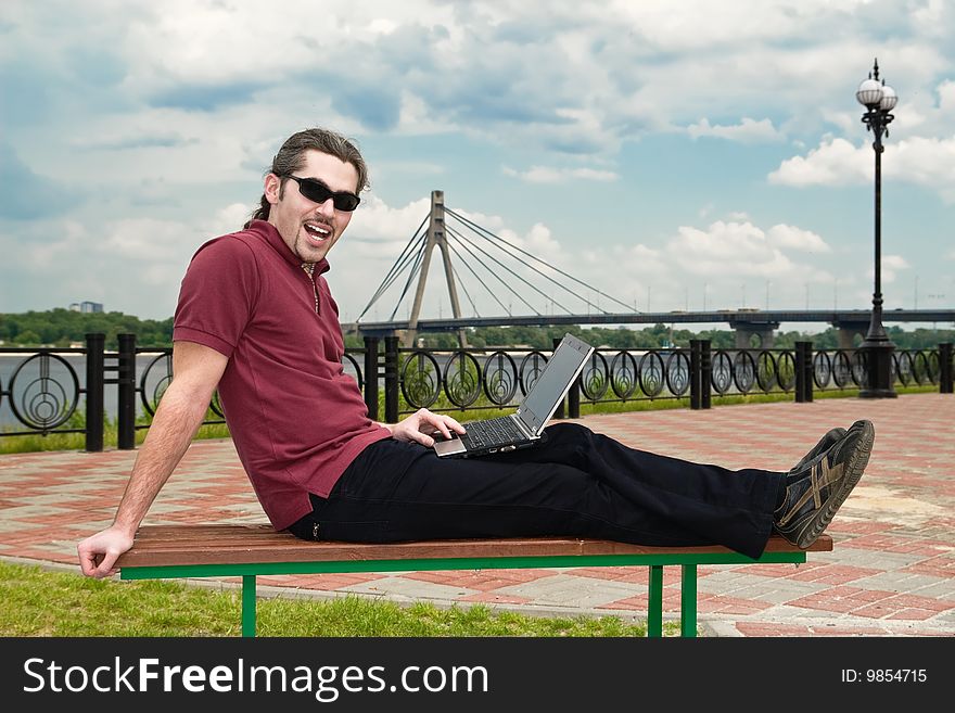 Guy with laptop in the park