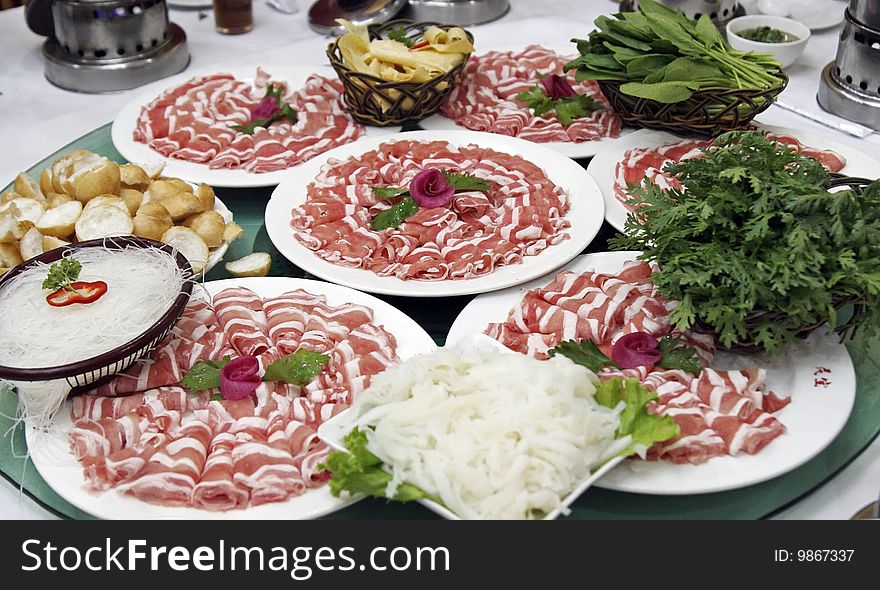 Sheep's meat slices and some vegetables.

Main dish of the Chinese instant boiled mutton . Sheep's meat slices and some vegetables.

Main dish of the Chinese instant boiled mutton .