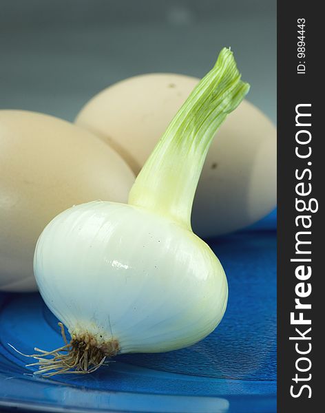 White Onion With Eggs