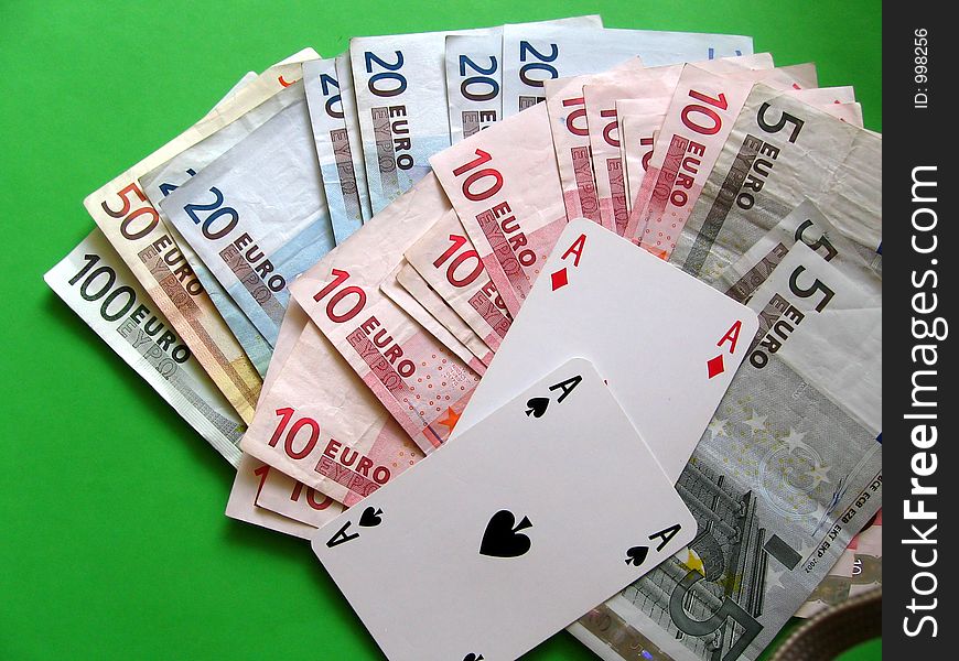 Two aces win; 
money 10, 20, 50, 100 euro; 

green backgroud. Two aces win; 
money 10, 20, 50, 100 euro; 

green backgroud