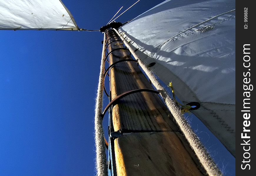 Mast and rigging on a sailing dinghy