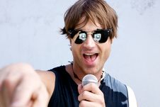 Rock Star With A Mic Royalty Free Stock Images Rock Star With A Mic Royalty Free Stock Images