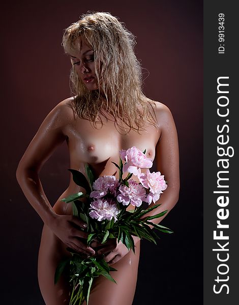 Nude woman with flowers