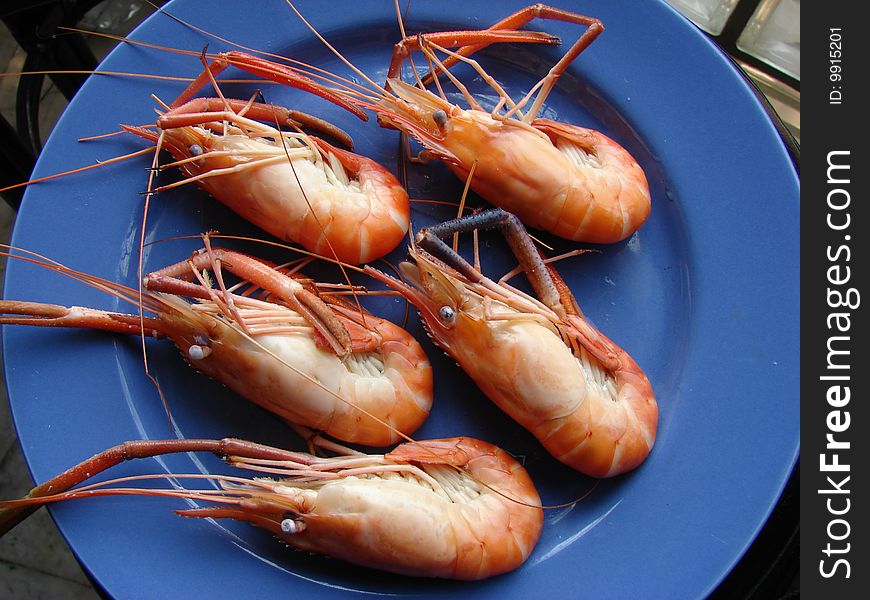 Cooked prawns on a blue plate