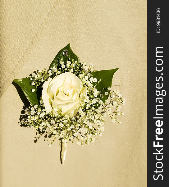 White bouquet in groom's buttonhole, white roses and pearls