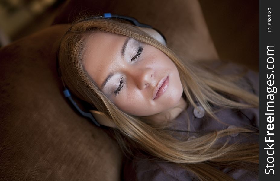 Portrait of the girl listening to the music