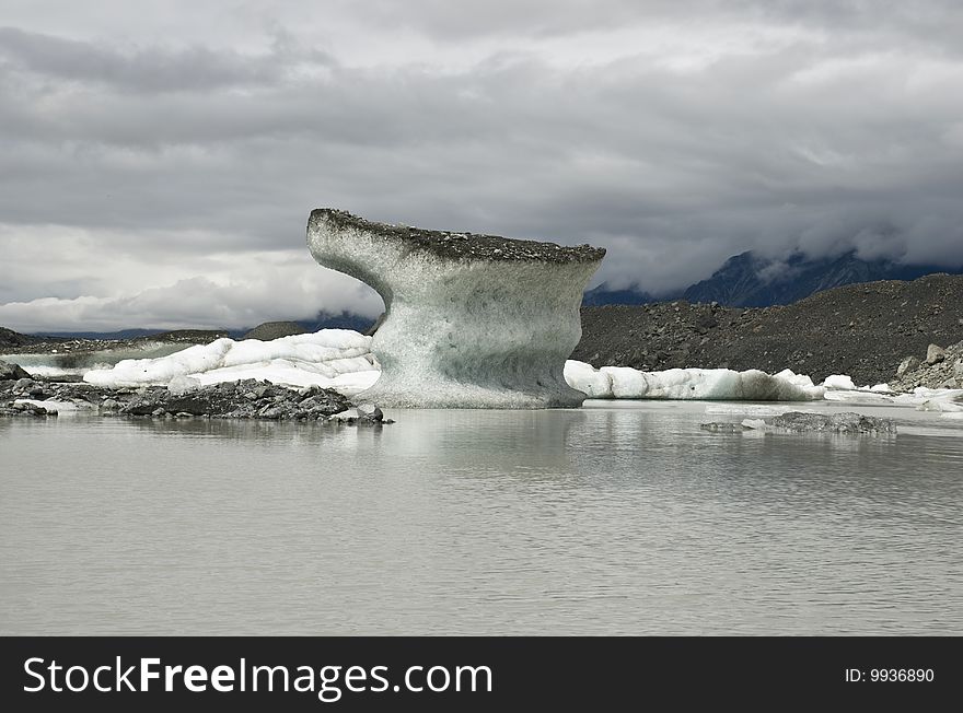 Floating icebergs at Tasman Glacier lake, Mount Cook National Park, New Zealand