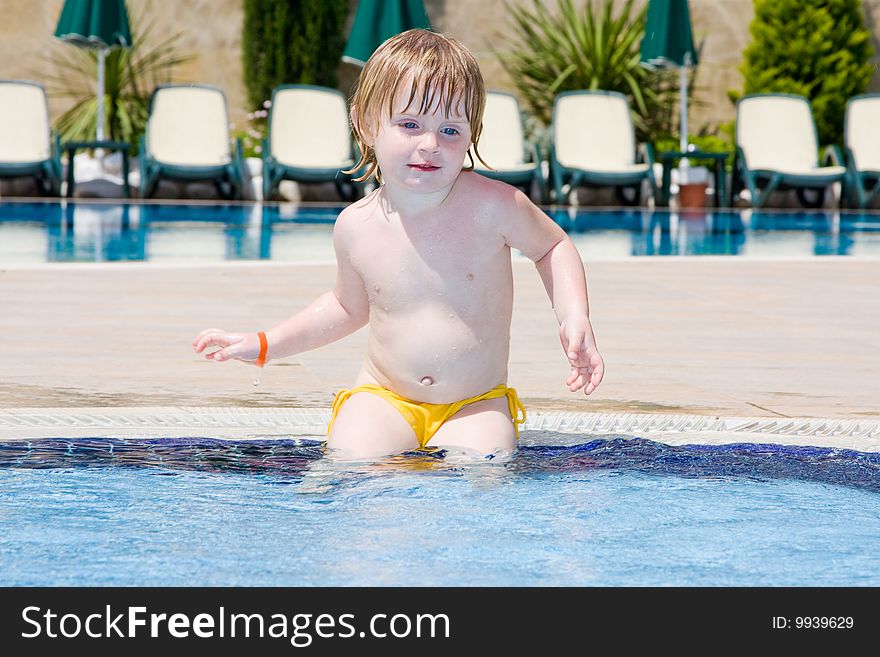 Little girl in the swimming pool