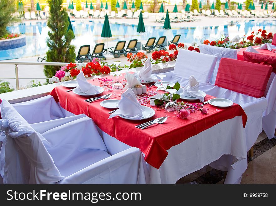 Beautifully decorated tables for many peoples outdoors