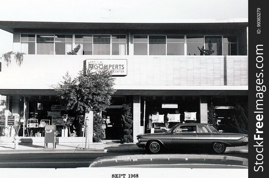 Santa Cruz Avenue - South Side, Front