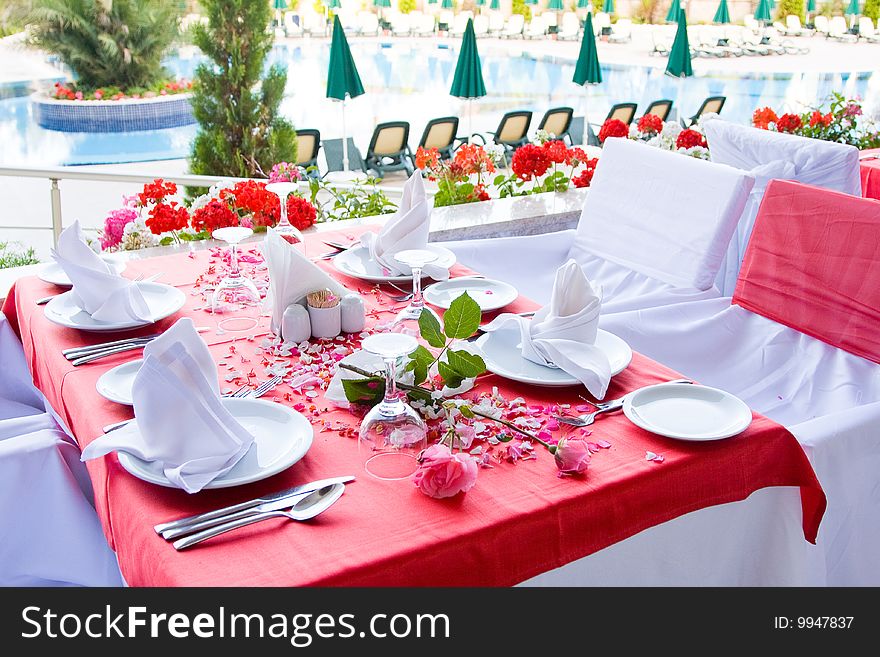 Beautifully decorated tables for many peoples outdoors