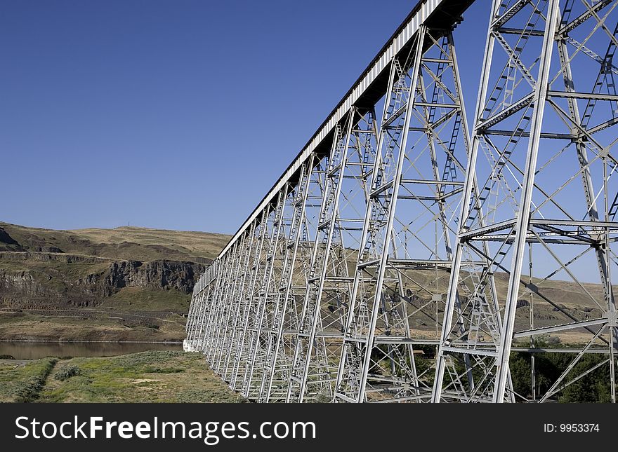 The long span of the Joso bridge in eastern Washington.