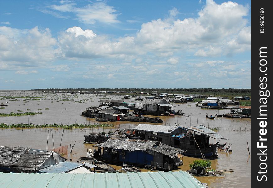 Image of a floating village in Siem Reap, cambodia.