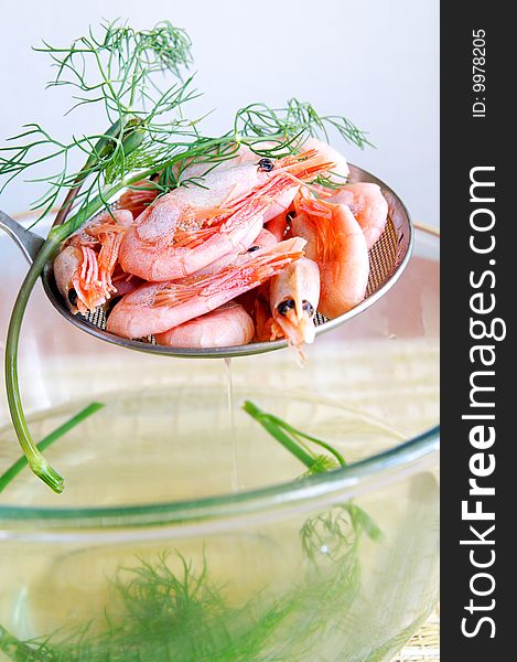 Boiled Shrimps With Dill