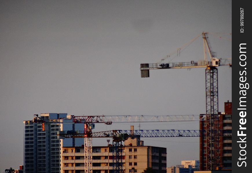 Distant construction cranes, on Toronto&#x27;s skyline, at dusk, 2017 09 10 -i