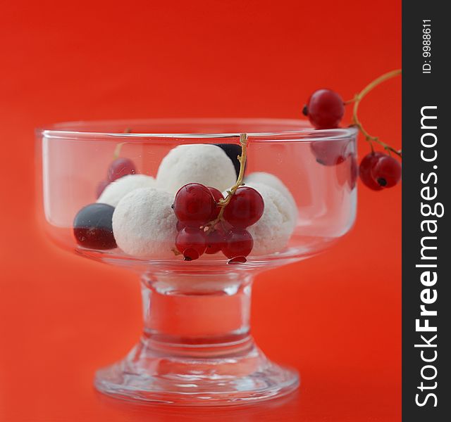 Creamy marbles with a currant and gooseberry. Original combination of creams