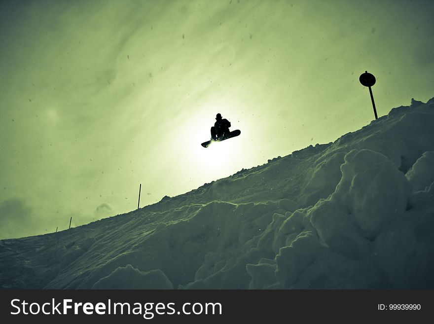 snowboarder air