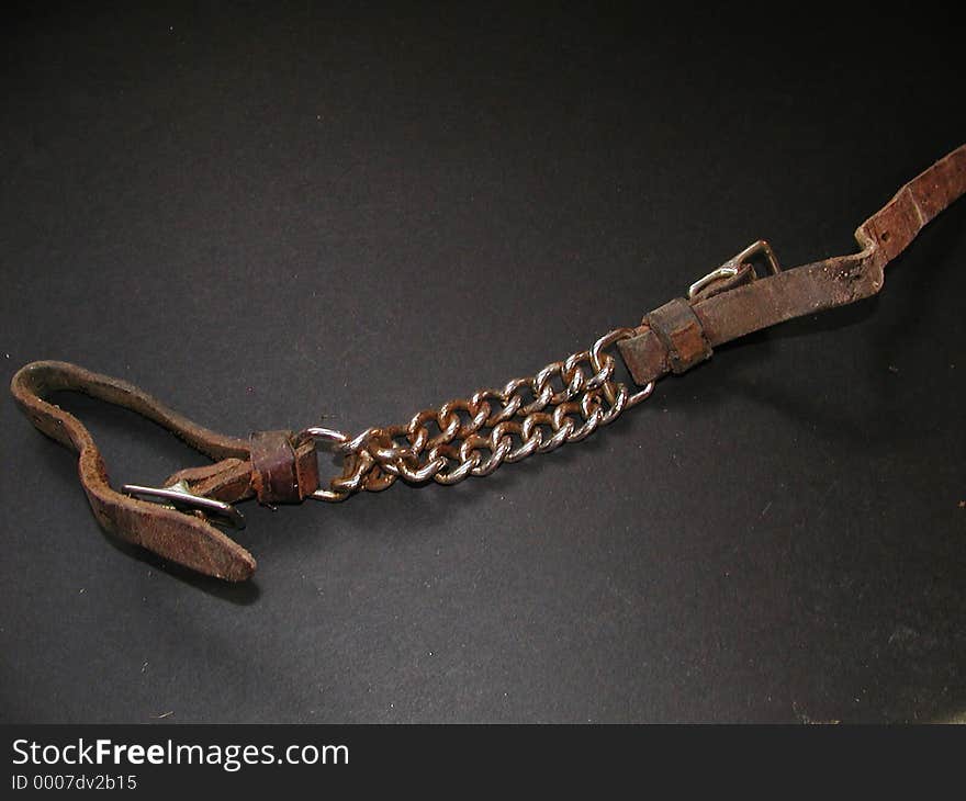 A used western curb chain for a western style bridle. A used western curb chain for a western style bridle.