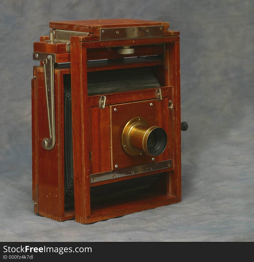 A 5X7 view wooden camera. A 5X7 view wooden camera.