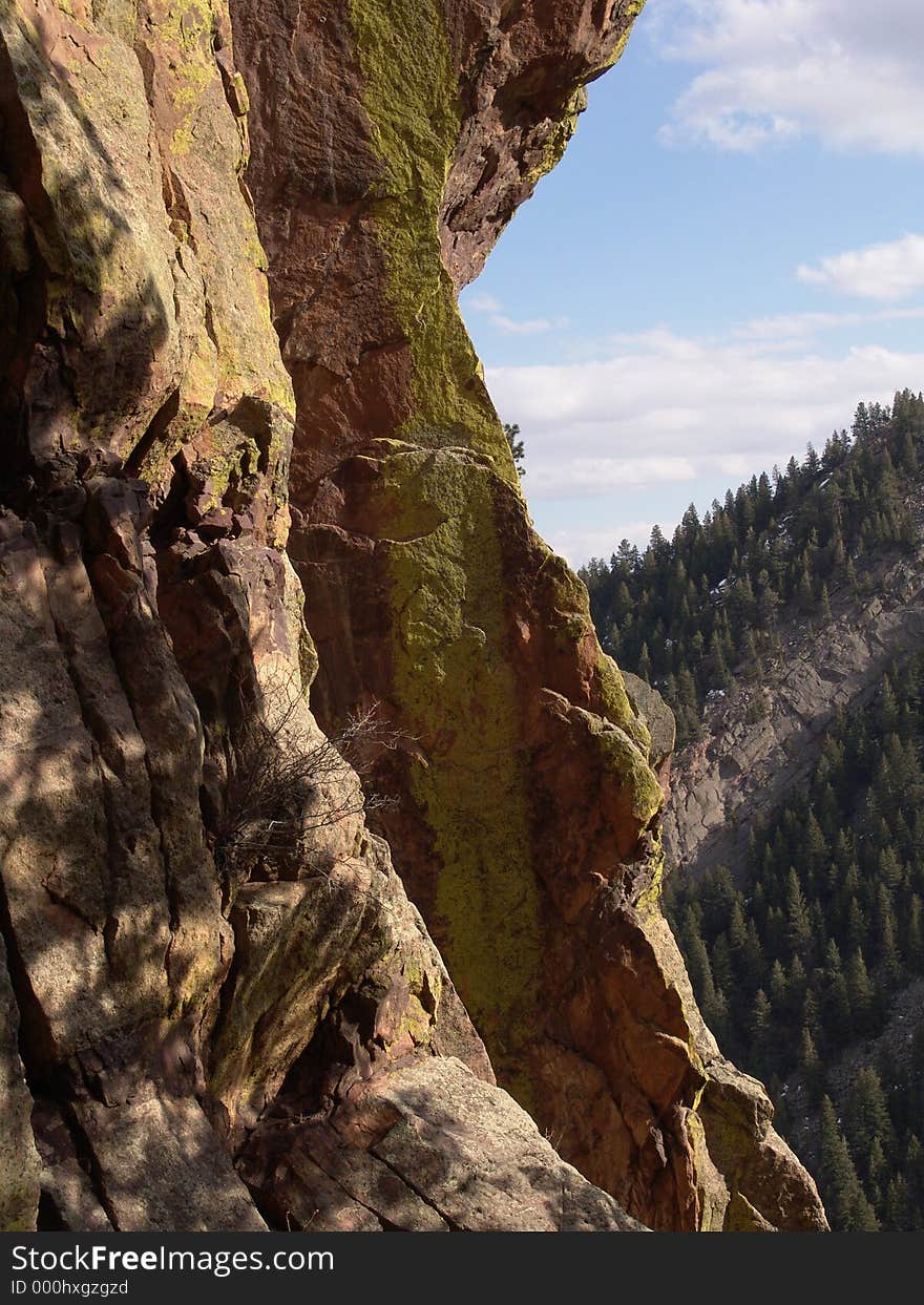 This is a picture taken when I was climbing in the mountains. This is a picture taken when I was climbing in the mountains.