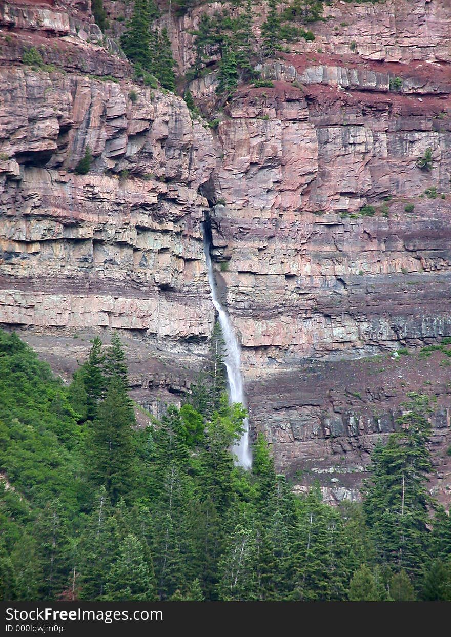 Every spring, to relieve the pressure of melting snow pack, the mountains allow themselves some refreshing leaks. Every spring, to relieve the pressure of melting snow pack, the mountains allow themselves some refreshing leaks.