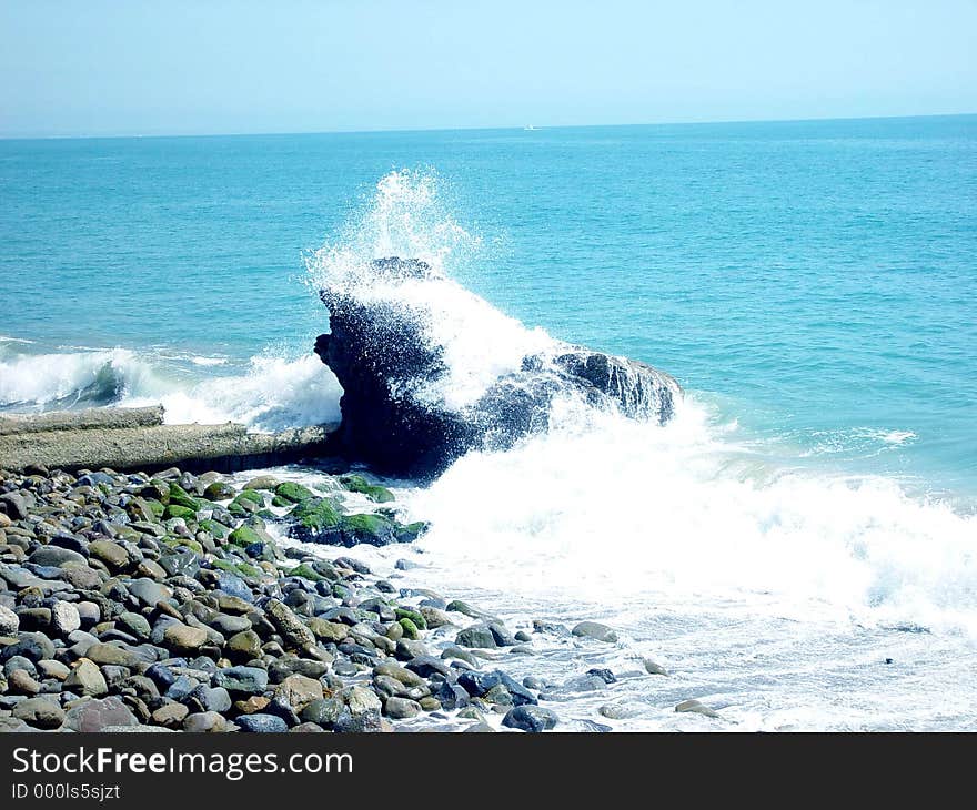 PACIFIC OCEAN SLAMMING AGAINST THE ROCKS IN MALIBU, CALIFORNIA. PACIFIC OCEAN SLAMMING AGAINST THE ROCKS IN MALIBU, CALIFORNIA