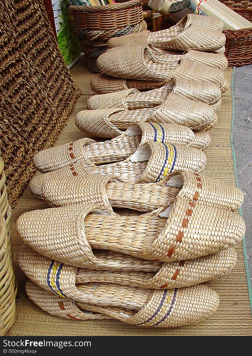 Slippers made of staw