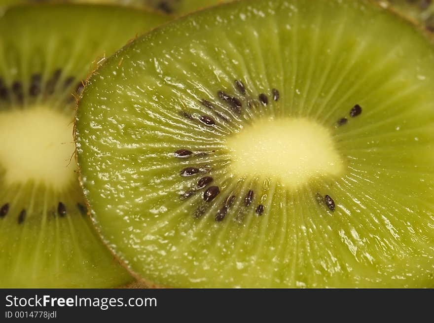 Kiwi slices