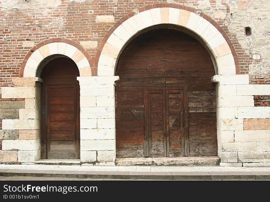 Very nice, old doors in Venice, next to St. Zeno. Makes you wonder: what would the space behind them look like?