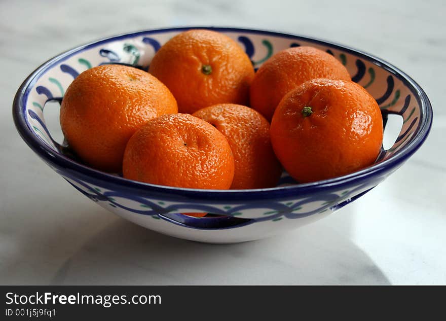 Oranges in ceramic dish