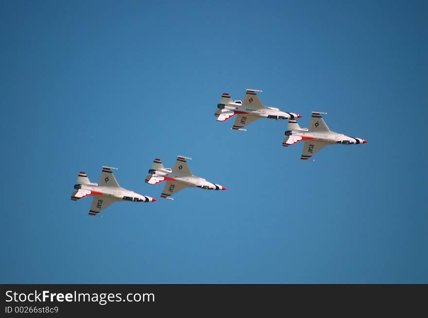 Thunderbird F-16's performing at an airshow. Thunderbird F-16's performing at an airshow