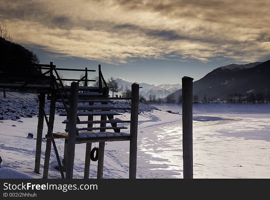 It shows a frozen lake with view to the highest montains in Italy. It shows a frozen lake with view to the highest montains in Italy