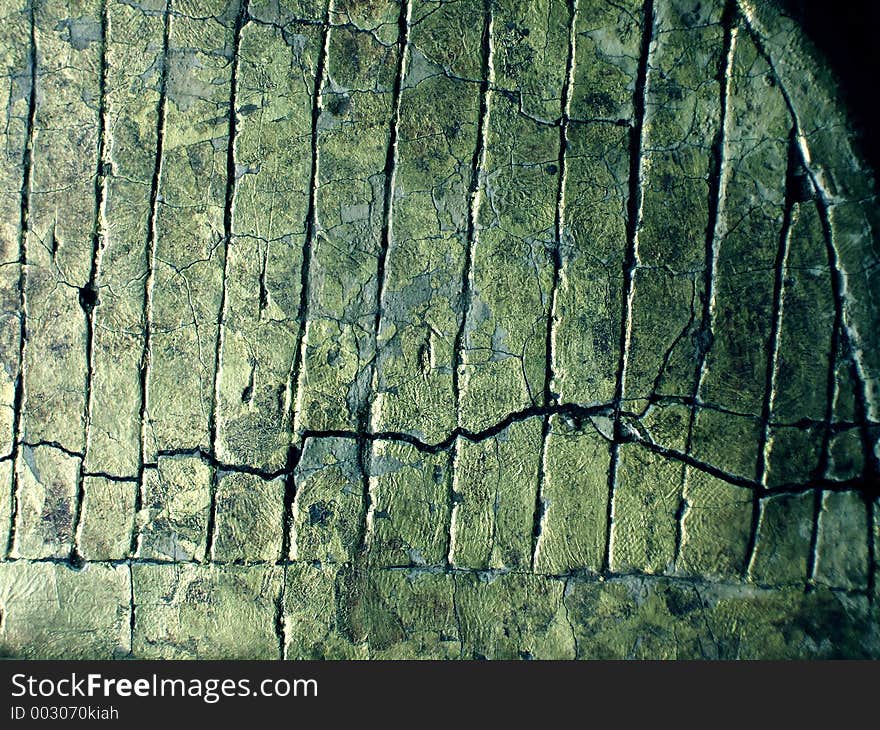 Cracked gold texture on rock wall