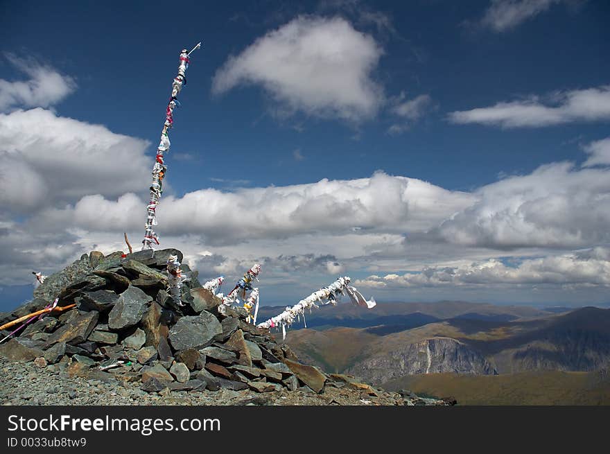 In the blue sky, Altay