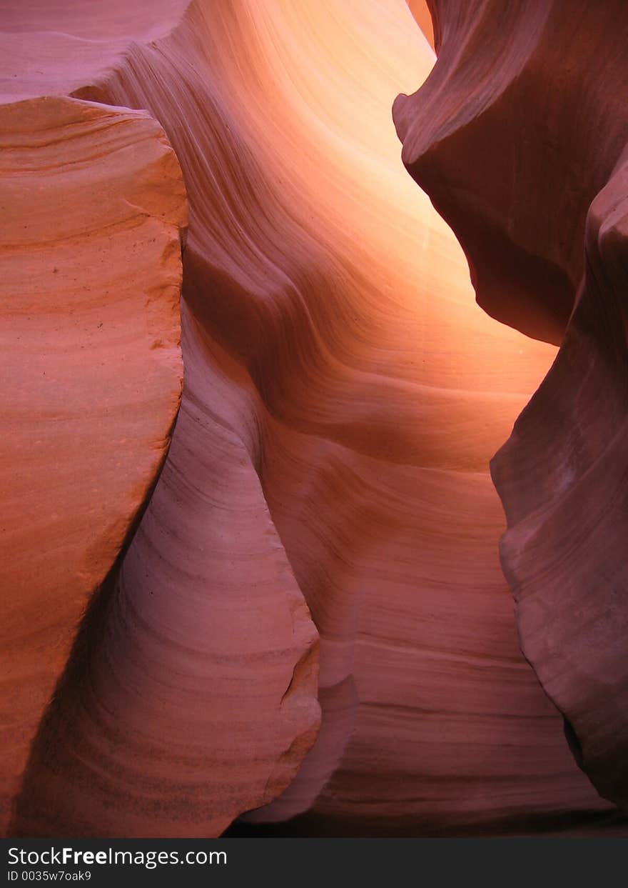 Curved Standtone in Lower Antelope slot Canyon. Curved Standtone in Lower Antelope slot Canyon.