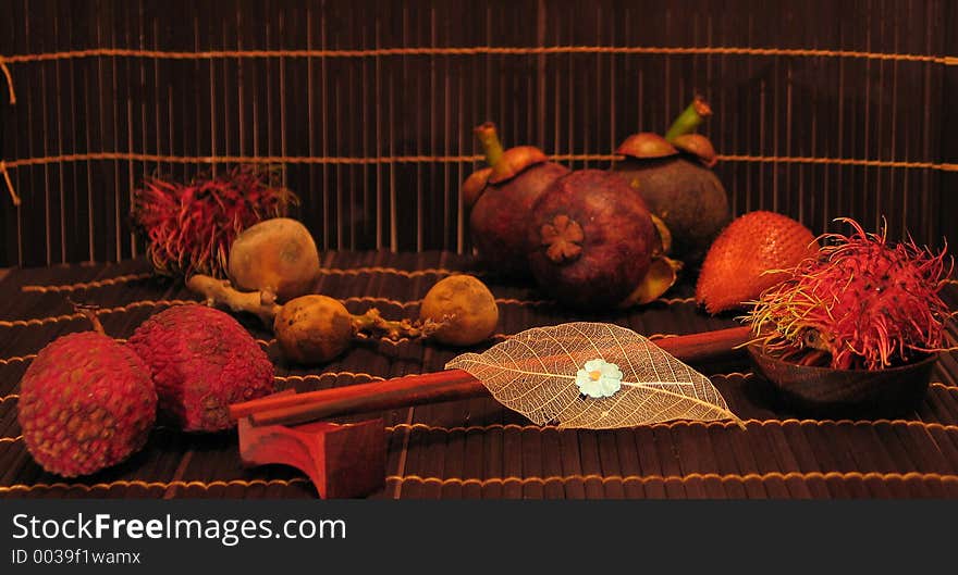 Some exotic fruits from Thailand, a couple of handmade mat and chopsticks (the work of anonymous Thai). Some exotic fruits from Thailand, a couple of handmade mat and chopsticks (the work of anonymous Thai).