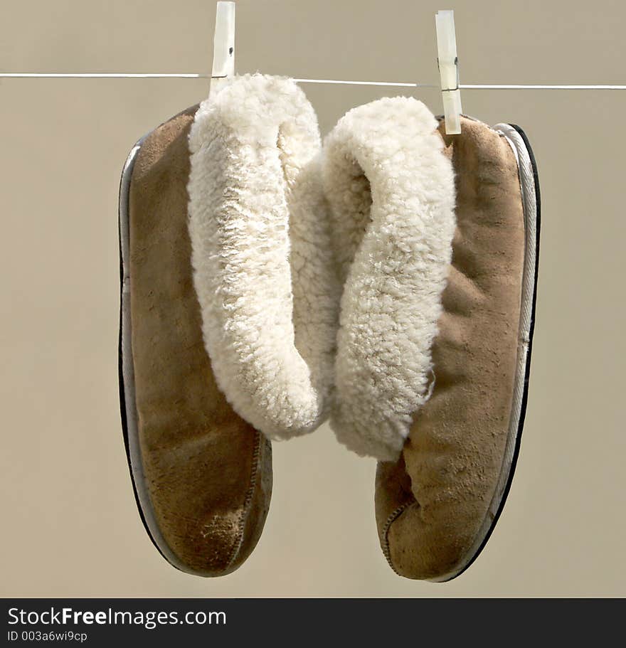 Airing, drying or hanging up the shoes or slippers