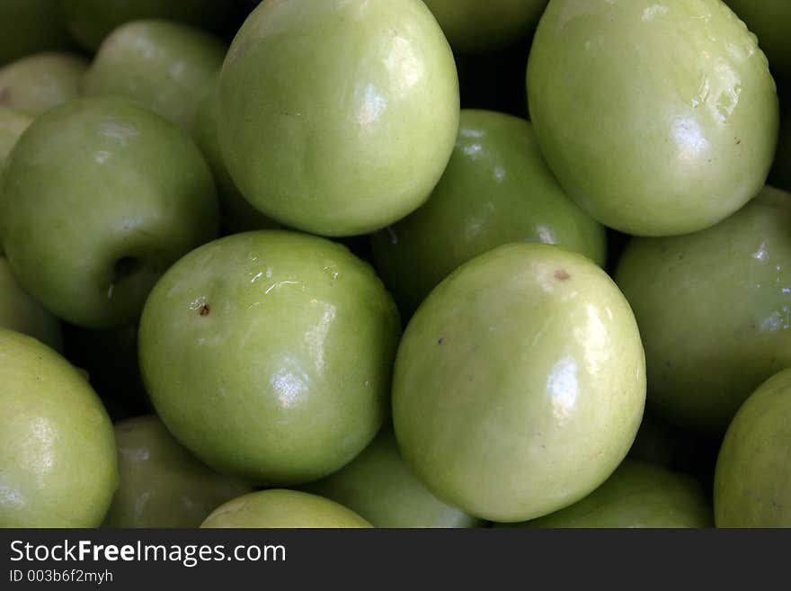 Bunch of juicy green apples