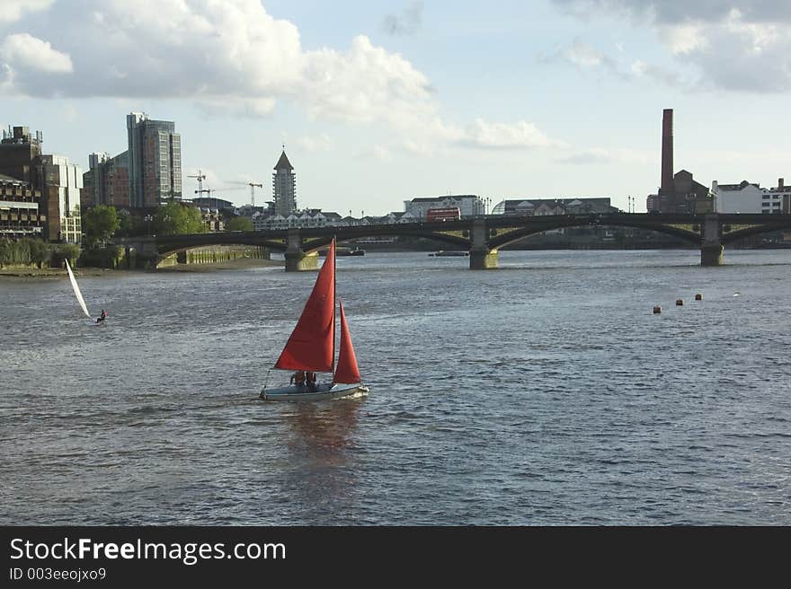 Sunset sailing at Battersea Bridge