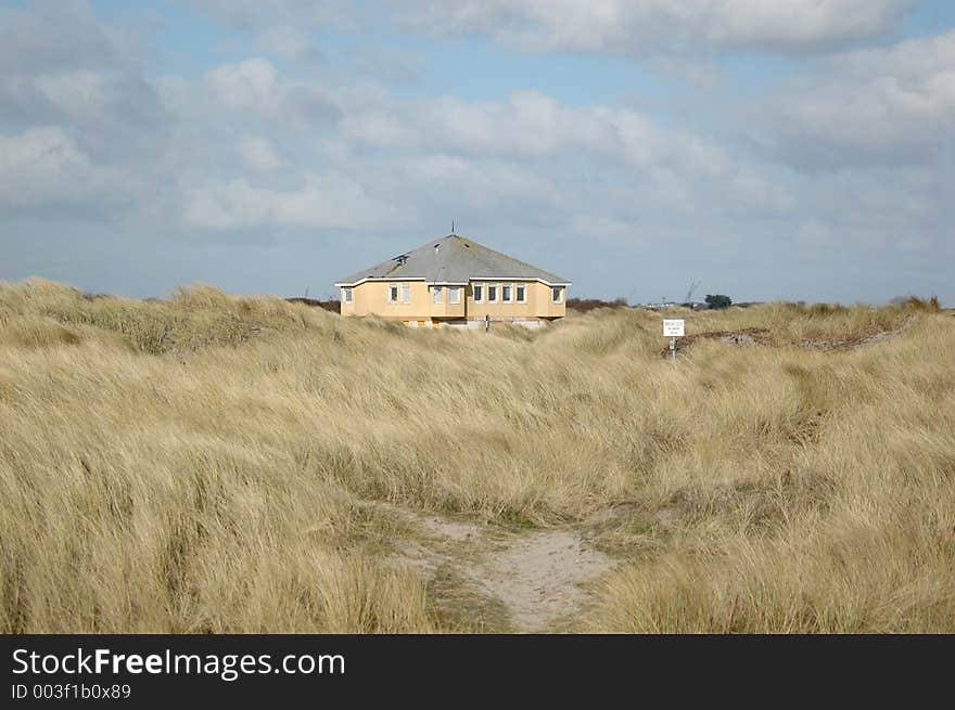 House near the beach for golf players